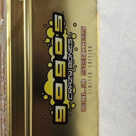 Gogo Crazy Bones - Gold Tin Limitrd Edition  Collectors Set - Picture 4 of 5